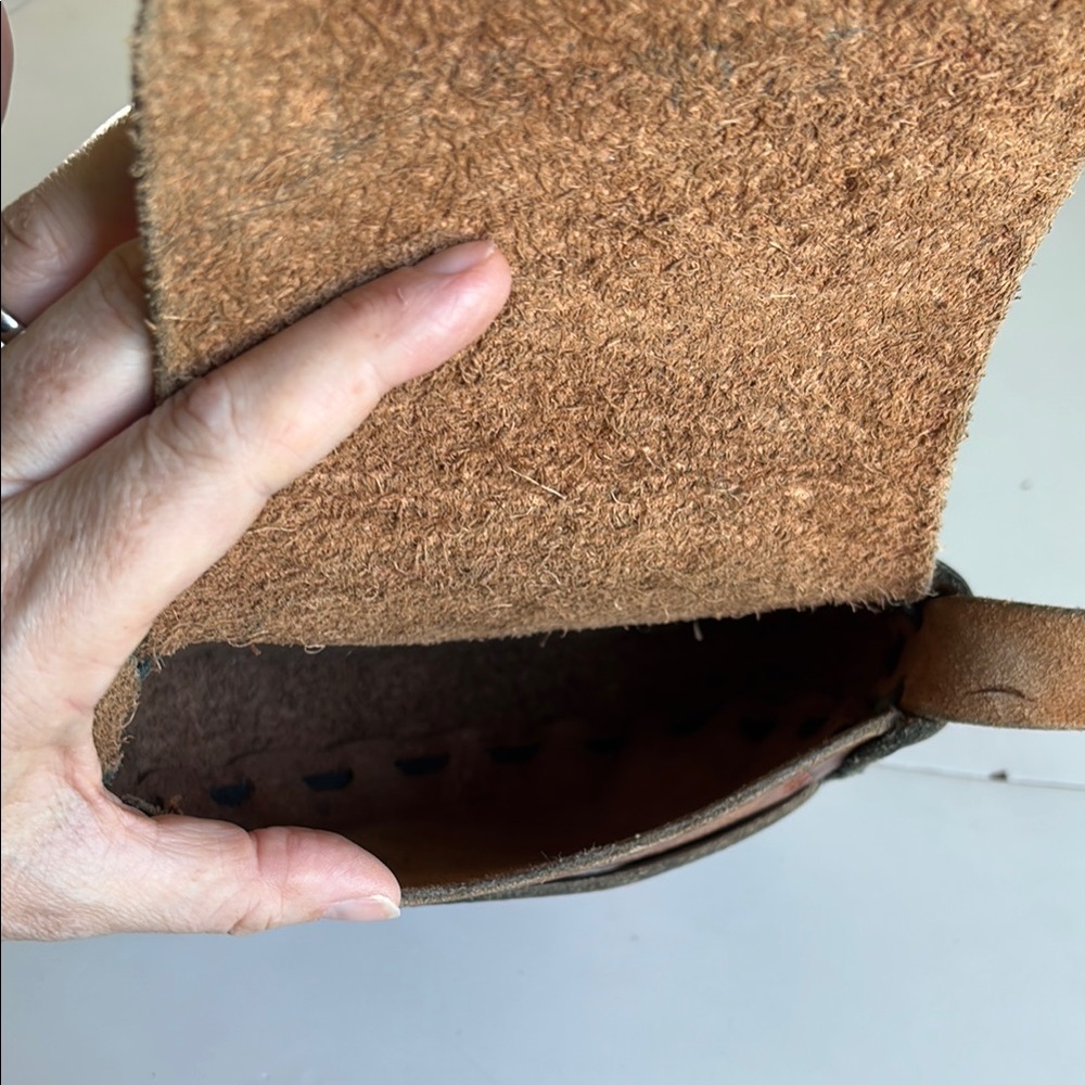 🍀Handmade Elegant Leather Brown Crossbody Bag with Floral Accents - Picture 2 of 6